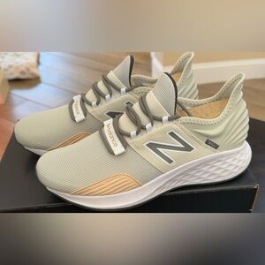 New balance Figs Roav shoe  size9 women 7.5 men